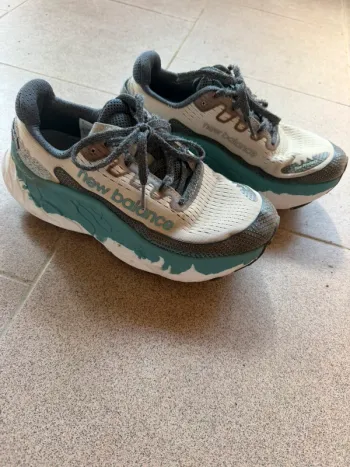New Balance Fresh Foam Running Shoes usato