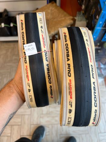 Vittoria Corsa Pro Graphene Cotton Tyres & Tubes d'occasion
