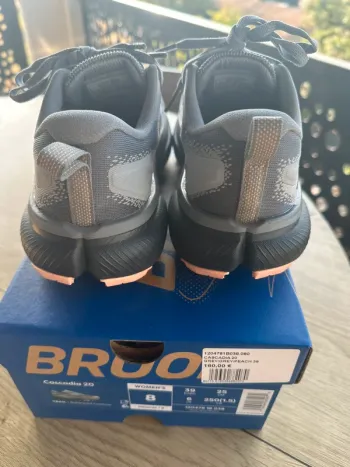 Used Brooks Cascadia 20 bike — image 3 of 6
