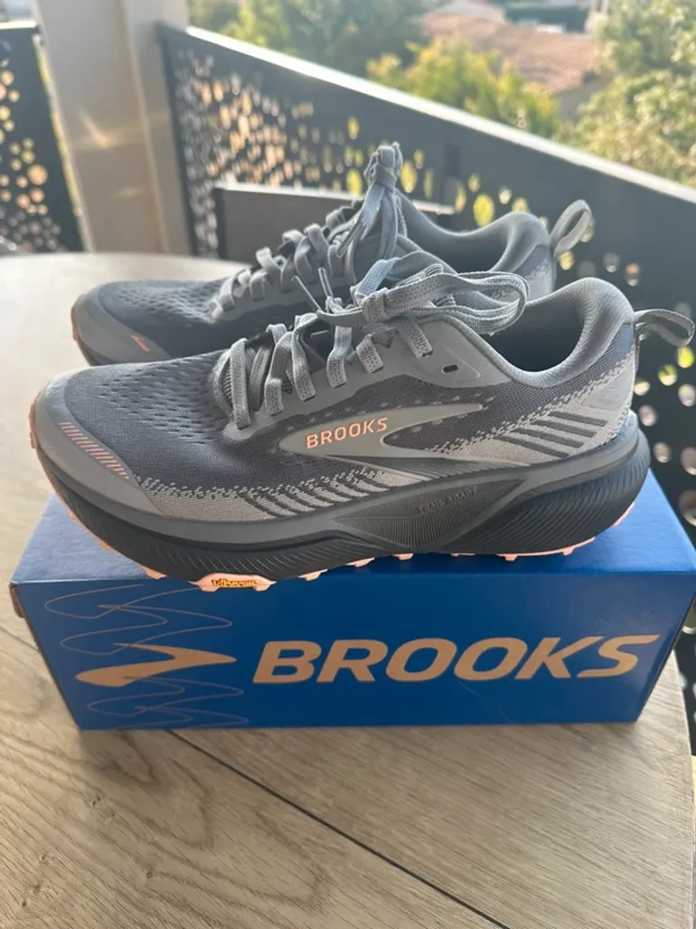 Used Brooks Cascadia 20 bike — image 5 of 6