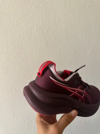 Tweedehands Asics Gel Nimbus 28 bike — afbeelding 3 van 13