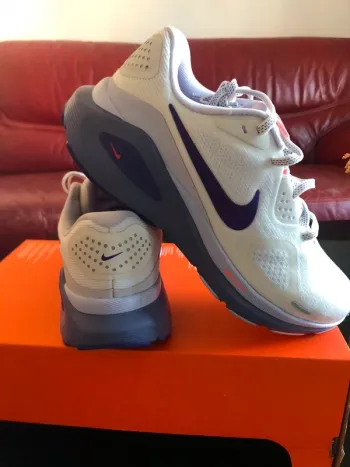 Used Nike Structure 26 Running Shoes