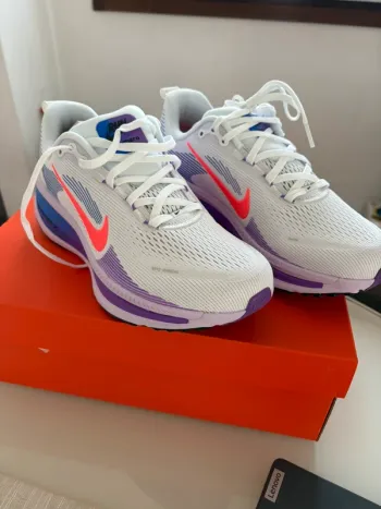 Used Nike Vomero 18 Running Shoes