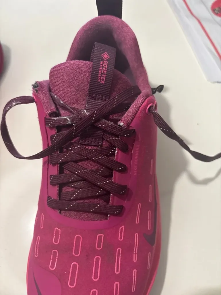 Used Nike Infiniti Run 04 Gore-Tex bike — image 2 of 4