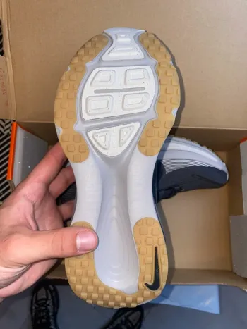 Used Nike Vomero 18 bike — image 6 of 8