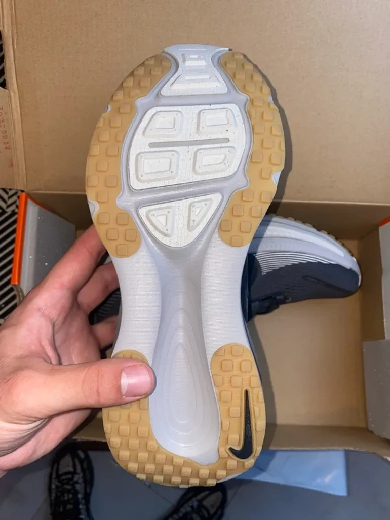 Used Nike Vomero 18 bike — image 6 of 8