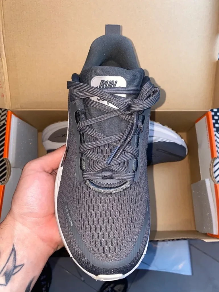 Used Nike Vomero 18 bike — image 2 of 8
