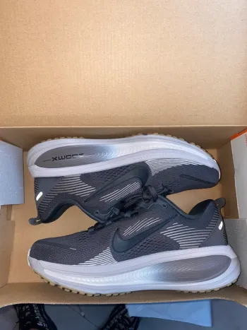 Used Nike Vomero 18 Running Shoes