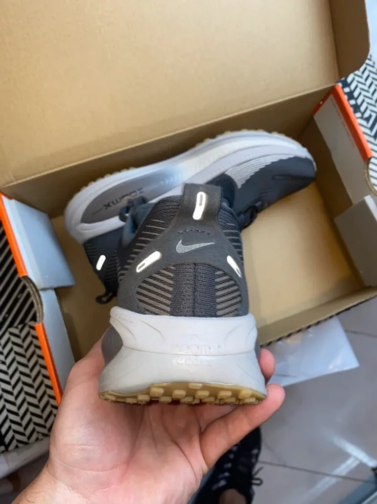 Used Nike Vomero 18 bike — image 4 of 8