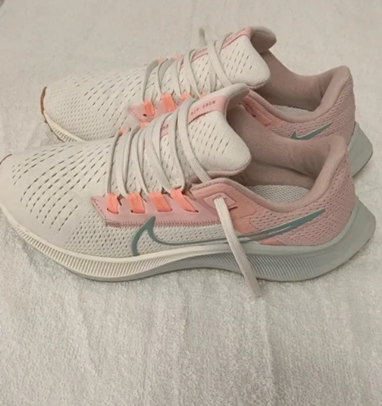 Used Nike Running Shoes bike — image 2 of 5
