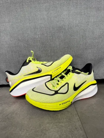 Used Nike Vomero 17 Running Shoes
