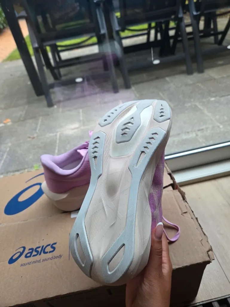 Used Asics Novablast 6 bike — image 4 of 5