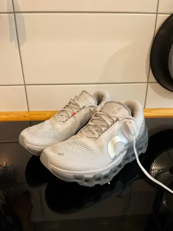 Used Lange Cloudmonster 2 Running Shoes