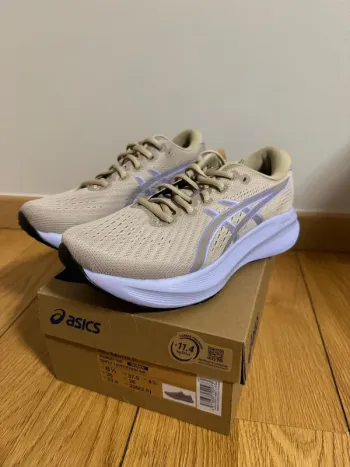 Used Asics gel-excite 11 Running Shoes
