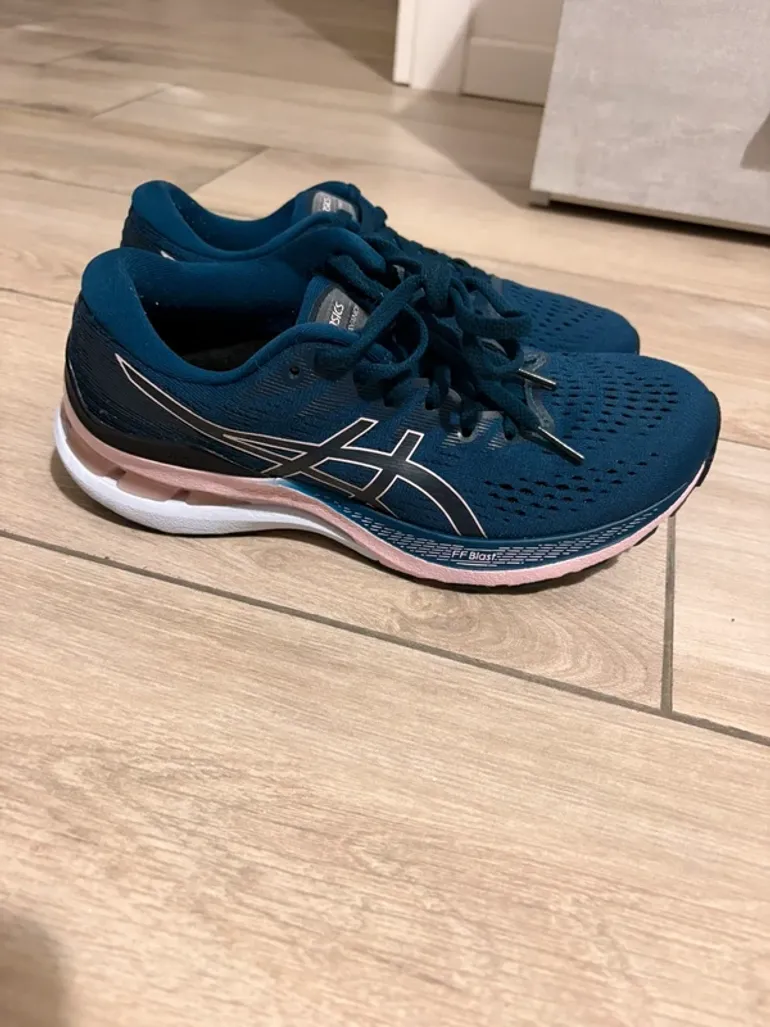 Tweedehands Asics GEL-Kayano 28 bike — afbeelding 2 van 12
