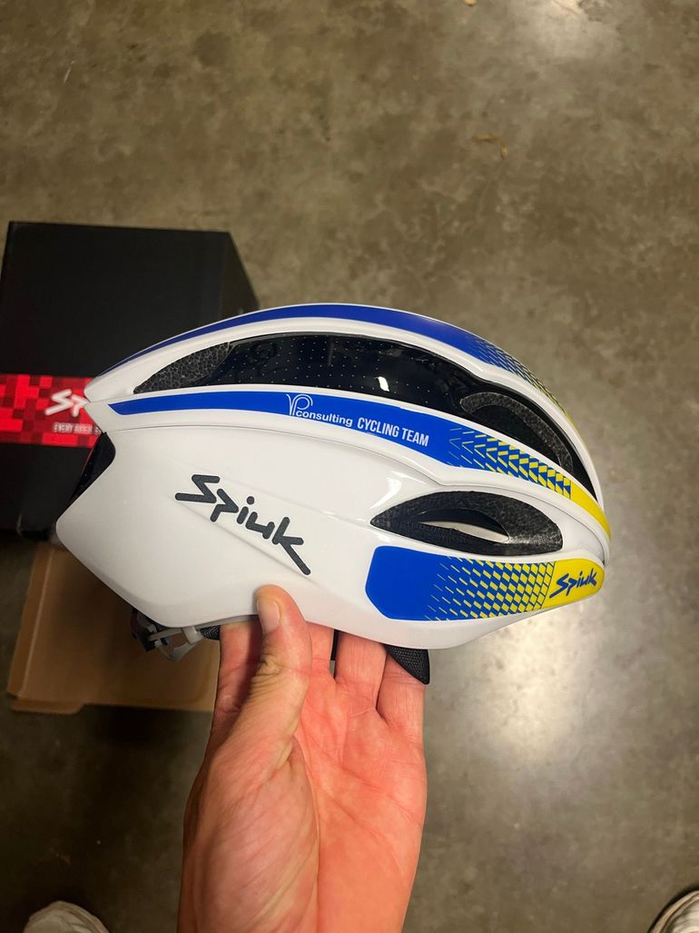 Used Spink Helmet 2025 bike — image 2 of 4