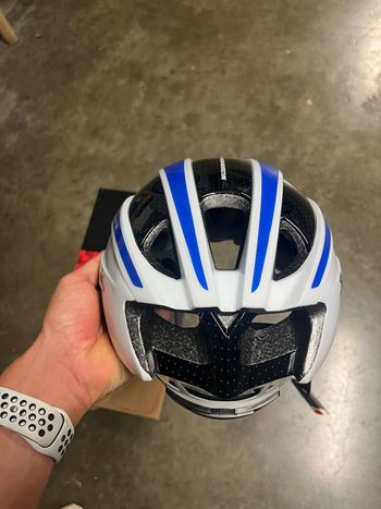 Used Spink Helmet 2025 bike — image 4 of 4