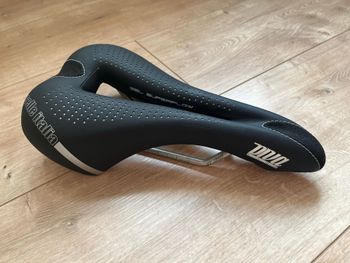 Używany Selle Italia Diva Gel Superflow Saddle Saddles & Seatposts