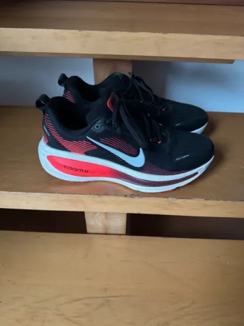 Gebrauchtes Nike Vomero 18 Running Shoes