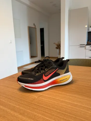 Used Nike Zoom X Vomero 18 Running Shoes