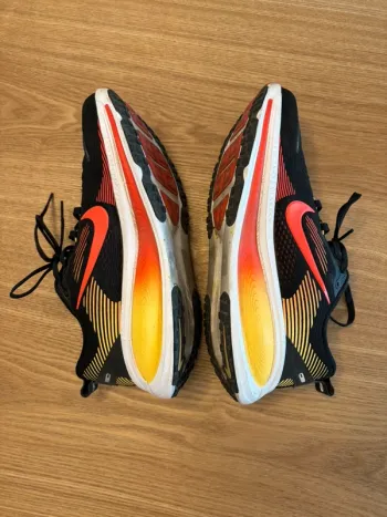 Used Nike Zoom X Vomero 18 bike — image 4 of 7