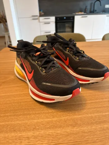 Used Nike Zoom X Vomero 18 bike — image 2 of 7