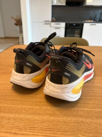 Used Nike Zoom X Vomero 18 bike — image 3 of 7