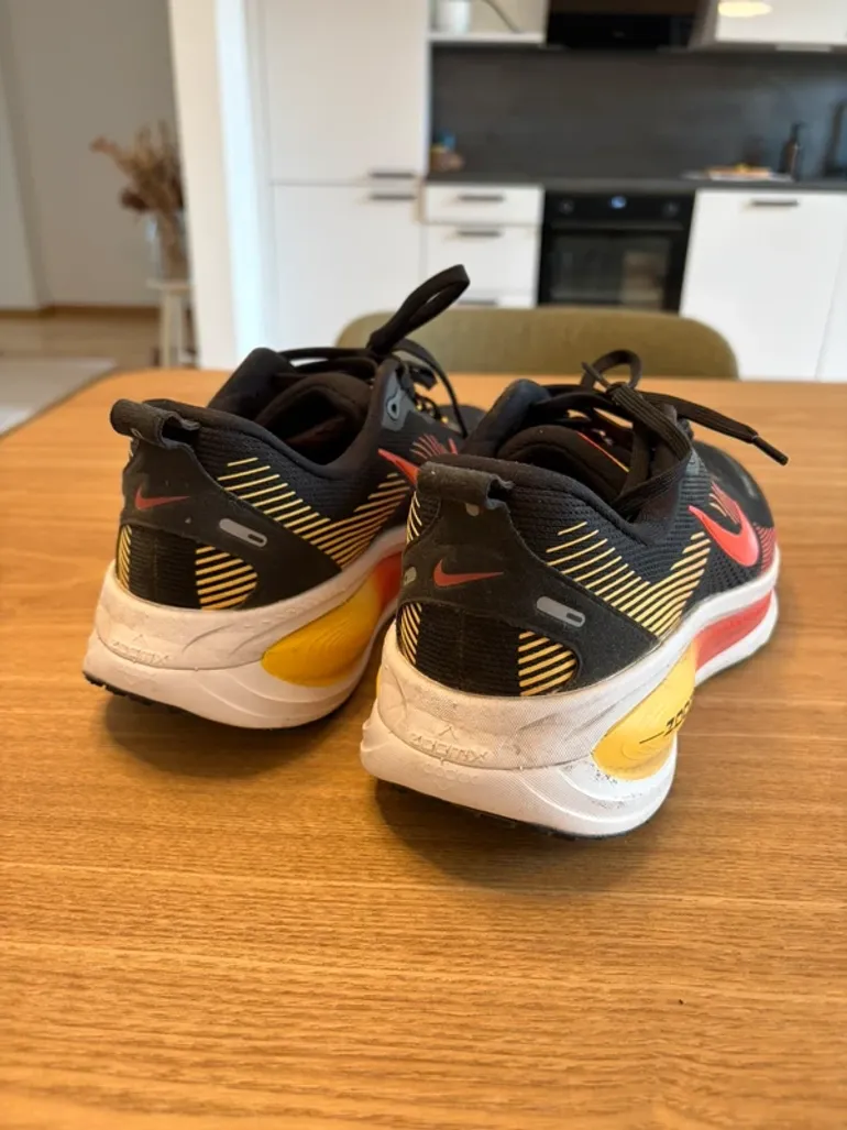 Used Nike Zoom X Vomero 18 bike — image 3 of 7