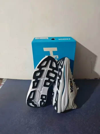 Tweedehands Hoka Shoes size 44 bike — afbeelding 2 van 5