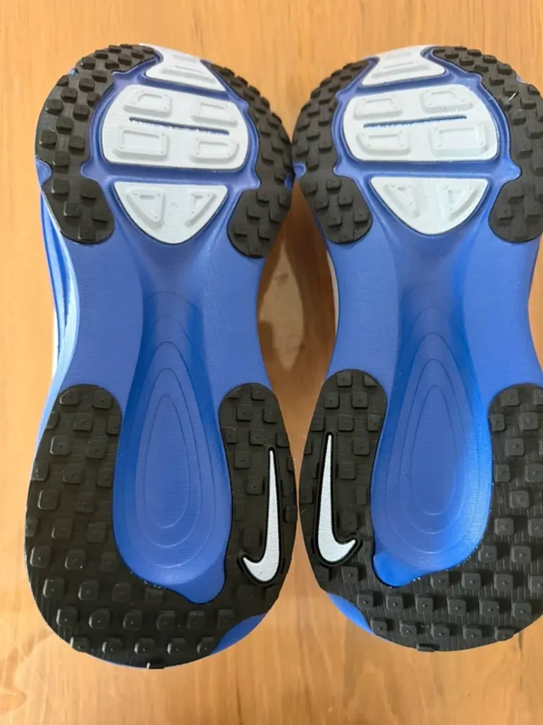 Used Nike Zoom Vomero 18 bike — image 2 of 3