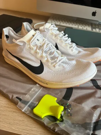 Used White Dragonfly 2 Running Shoes