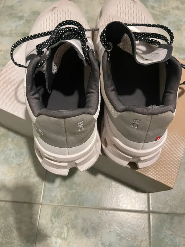 Used On Running Scarpe ON bike — image 2 of 6