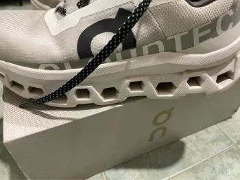 Used On Running Scarpe ON bike — image 5 of 6