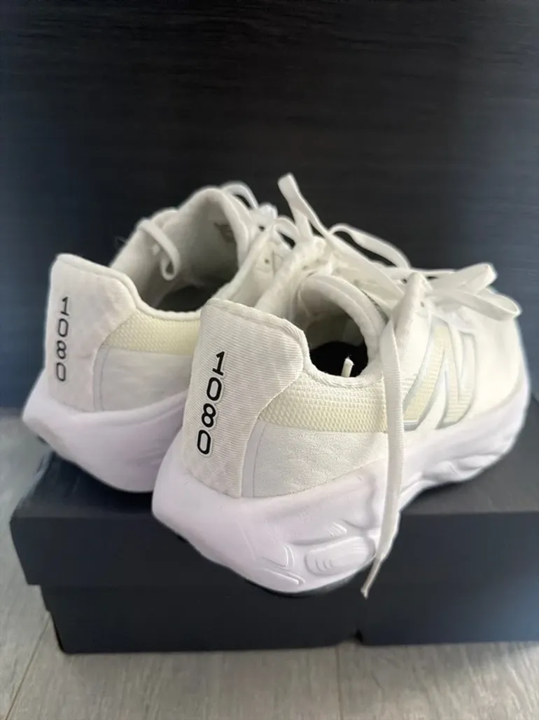 New Balance 1080 Fresh Foam V14 bike usato — immagine 2 di 5