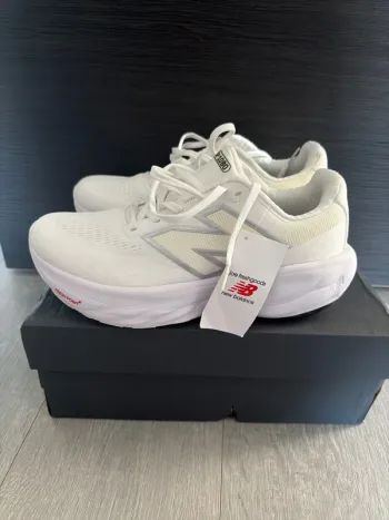 New Balance 1080 Fresh Foam V14 Running Shoes usato