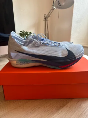 Used Nike Streakfly 2 Running Shoes