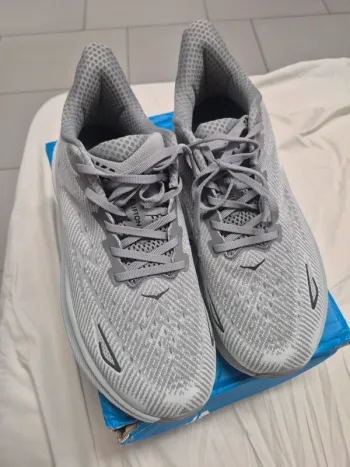 Used Hoka Clifton 9 Running Shoes