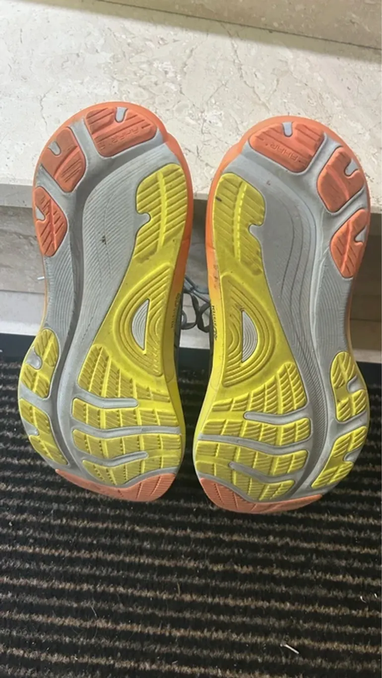 Tweedehands Asics Gel-Kayano 32 bike — afbeelding 3 van 4