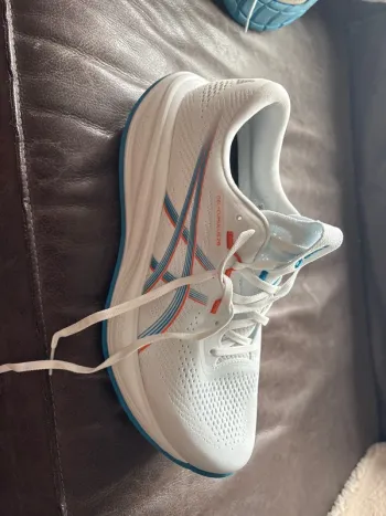Używany Asics Gel Cumulus 28 Running Shoes