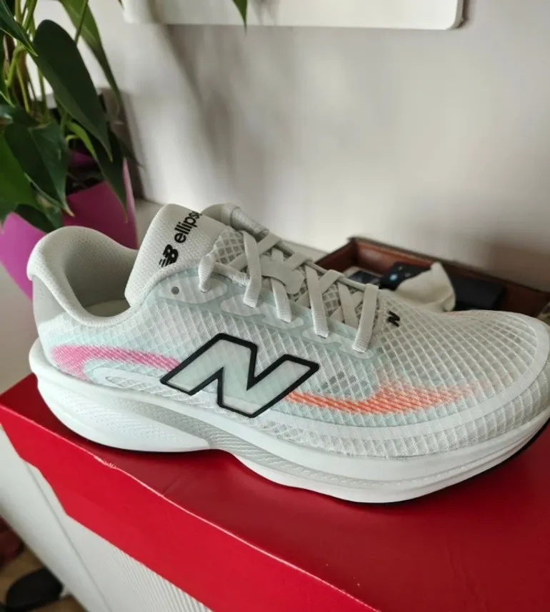 New Balance Ellipse Breathe bike usato — immagine 8 di 8