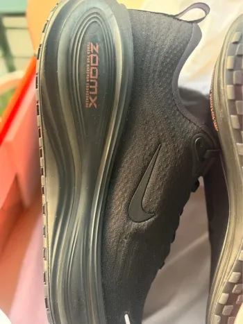Tweedehands Nike Vomero Plus Zoomx bike — afbeelding 5 van 9