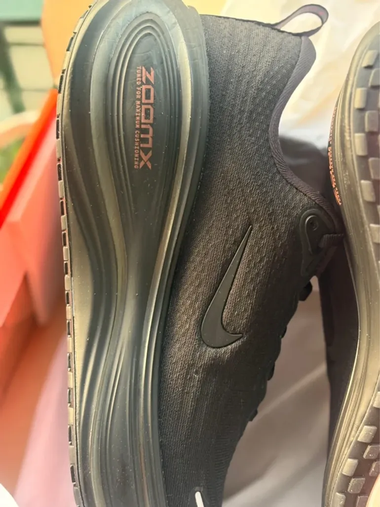 Tweedehands Nike Vomero Plus Zoomx bike — afbeelding 5 van 9