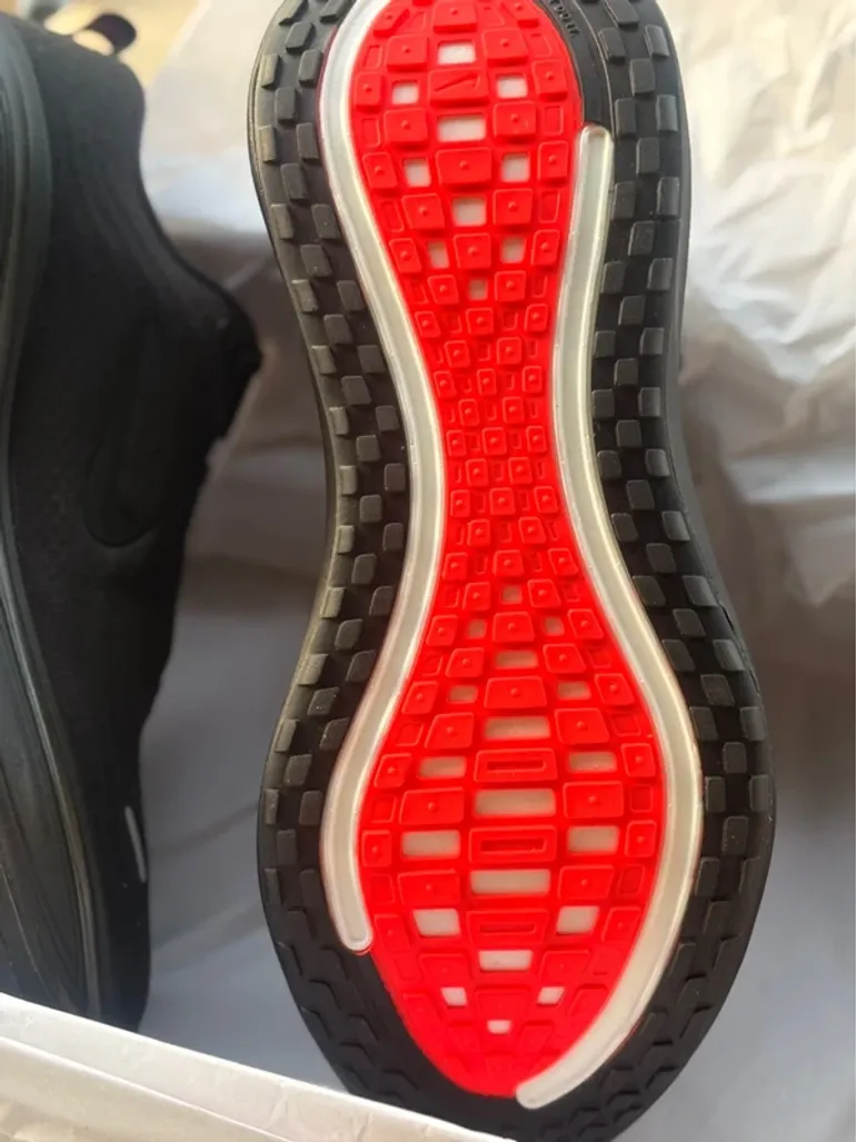 Tweedehands Nike Vomero Plus Zoomx bike — afbeelding 4 van 9