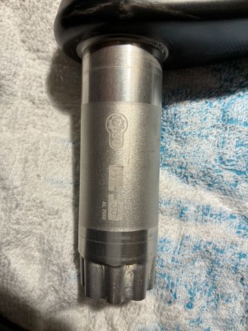 Used Sram Red 22 BB30 Compact 2019 bike — image 7 of 8