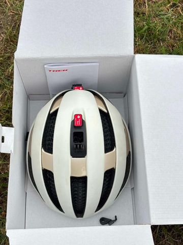 Used Trek Circuit WaveCel Helmet 2025 bike — image 6 of 6