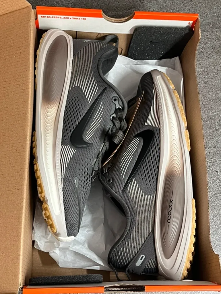 Used Nike Vomero 18 bike — image 10 of 13