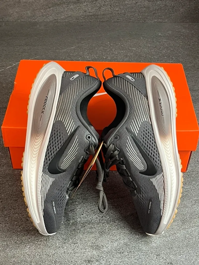 Used Nike Vomero 18 bike — image 8 of 13