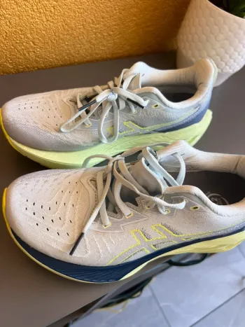 Used Asics Running Shoes bike — image 2 of 10