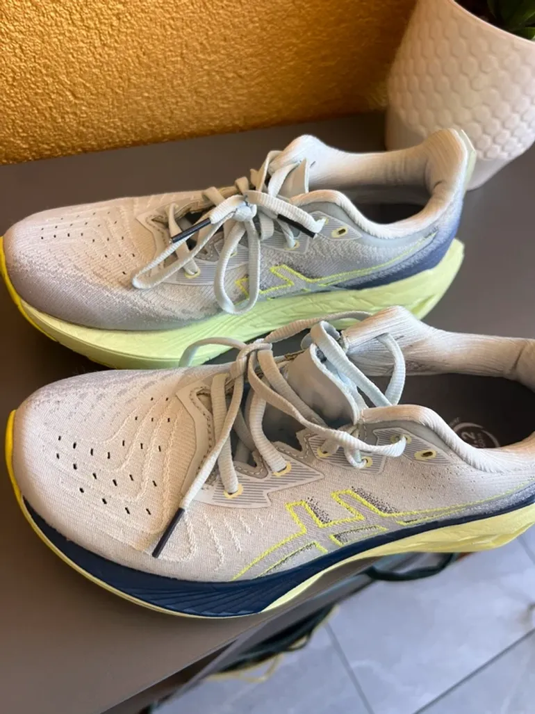 Used Asics Running Shoes bike — image 2 of 10
