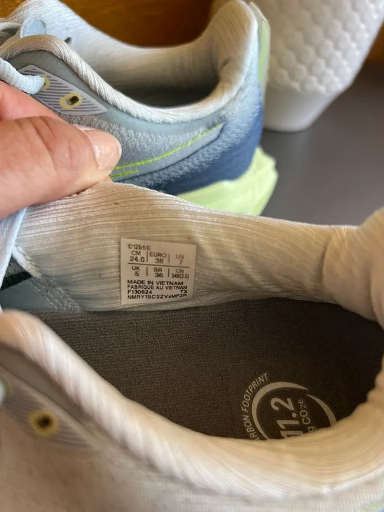 Used Asics Running Shoes bike — image 3 of 10